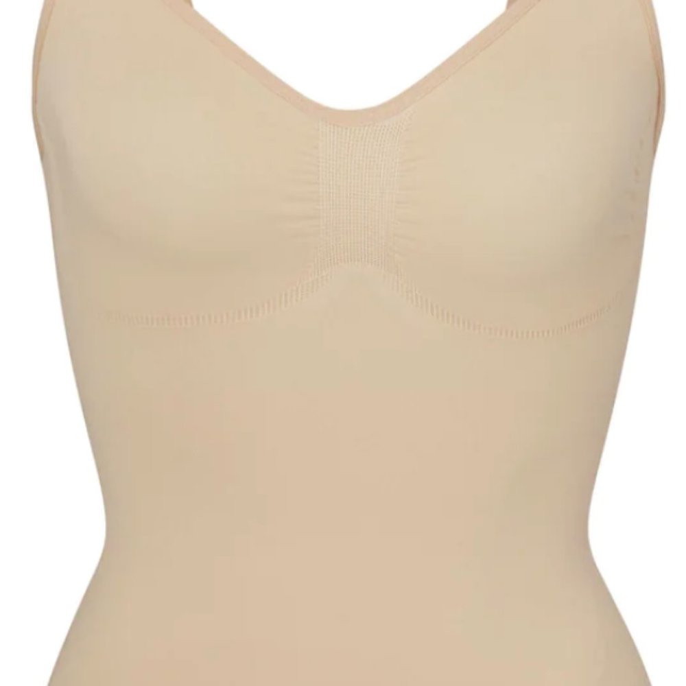 (1207) NWT SKIMS Thong bodysuit -Mica